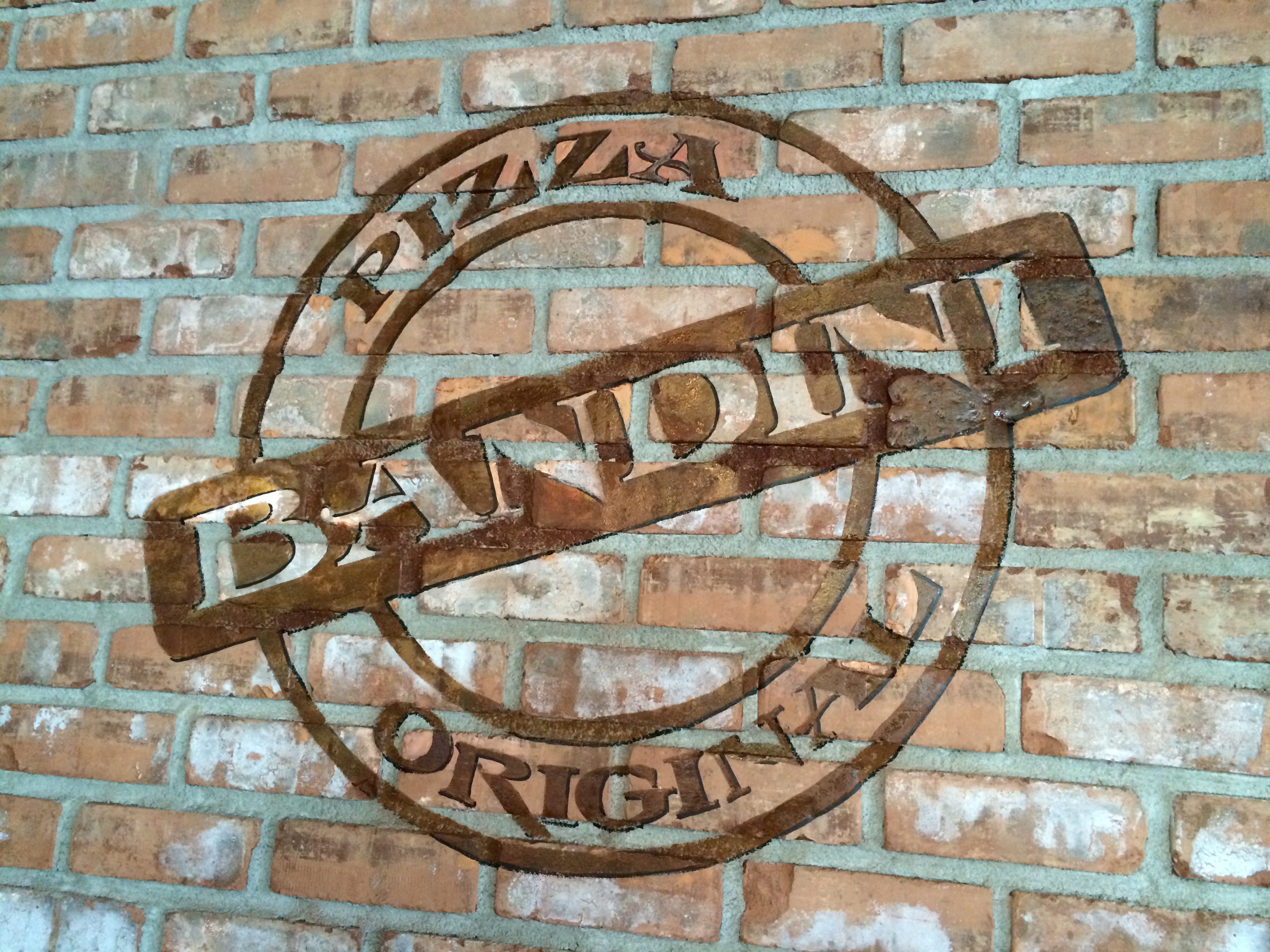 Bandini Pizza - Brush lettering on brick